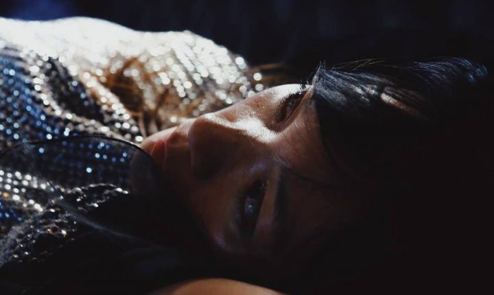 KAZU MAKINO (BLONDE REDHEAD) AVENTURA-SE A SOLO