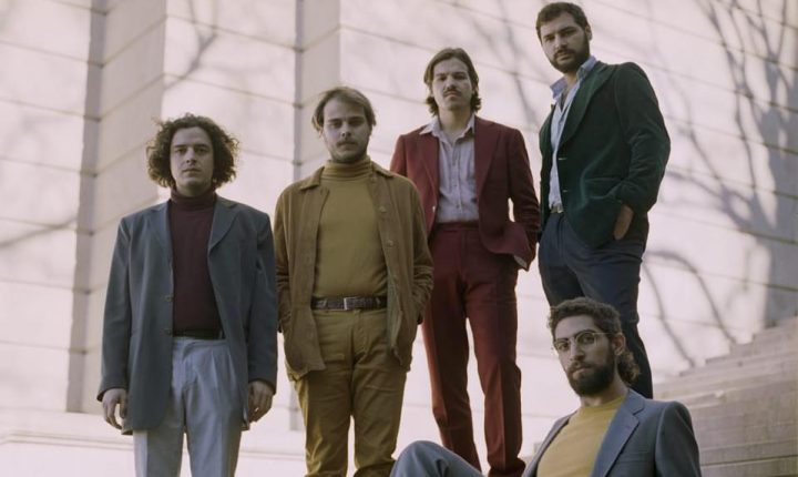 “Sol Posto” dos Capitão Fausto em Novembro