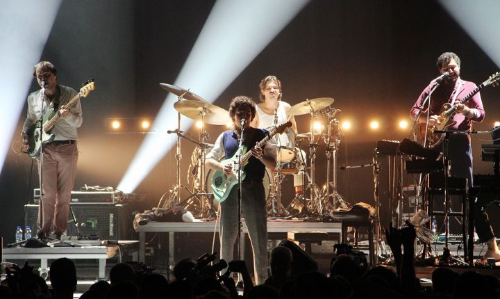 Capitão Fausto adiam streaming de Sol Posto