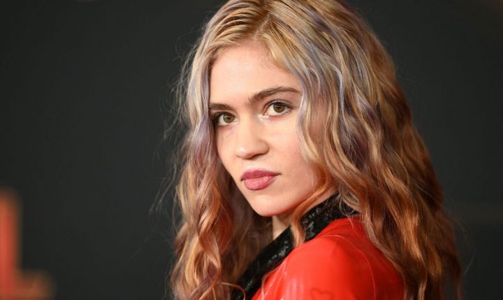 Grimes diz-se “finalmente” infetada com Covid-19