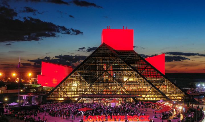 Rock and Roll Hall of Fame: Tina Turner e Foo Fighters lideram votação
