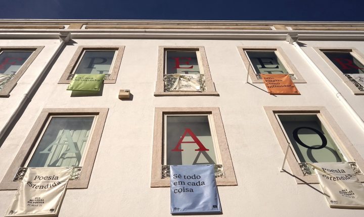 Poesia estendida às janelas de Campo de Ourique