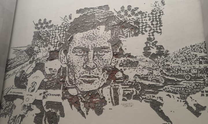 Vhils cria mural com Ayrton Senna