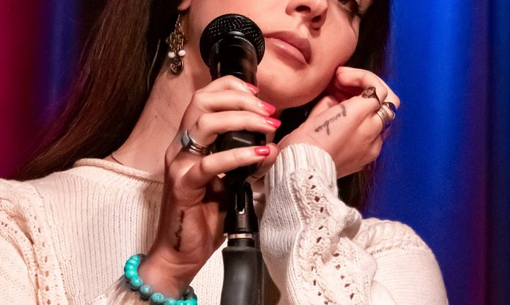 Lana Del Rey lança mais um álbum