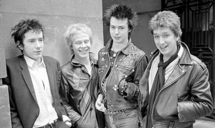 Ex-membros dos Sex Pistols processam Johnny Rotten