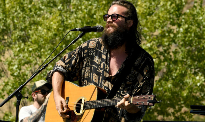 Father John Misty anuncia novo álbum